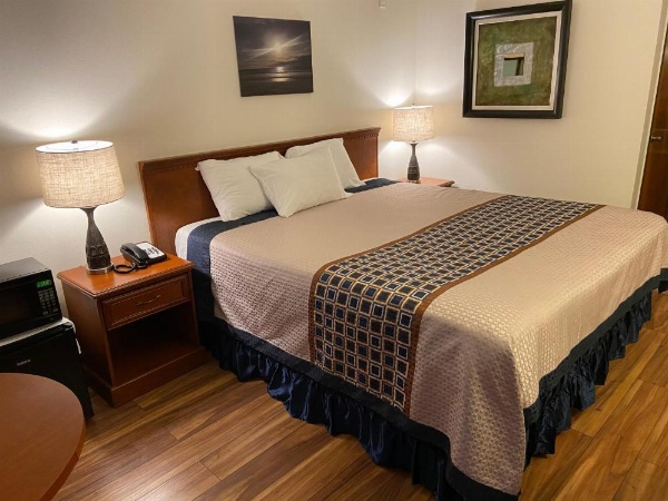 Vantage Point Inn - Woodland Hills image 18