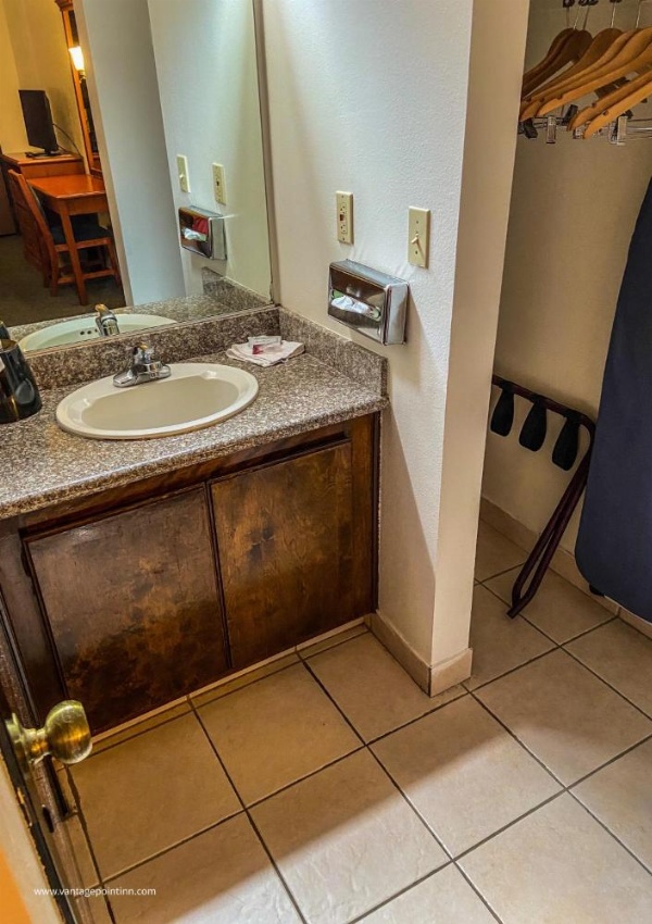 Vantage Point Inn - Woodland Hills image 21