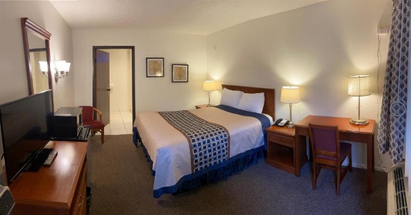 Vantage Point Inn - Woodland Hills image 23
